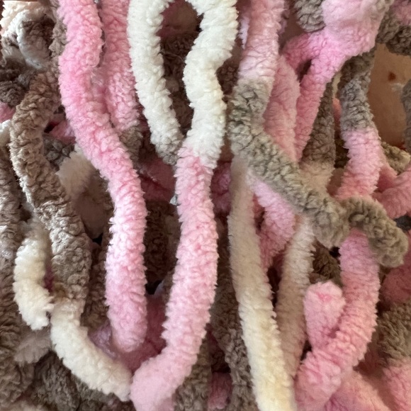 Vintage Bernat Yarn Knit Fringe Scarf Ivory Pink Gray Chunky 40” Plus - Picture 11 of 11